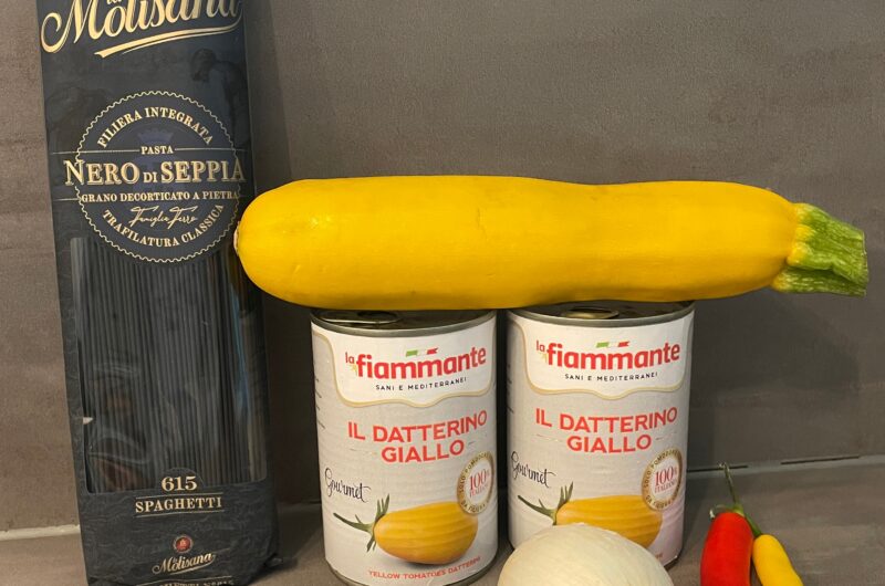 Pasta mit gelber Tomatensoße