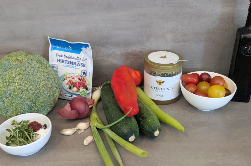 Ofengemüse mit Feta und Hackbällchen