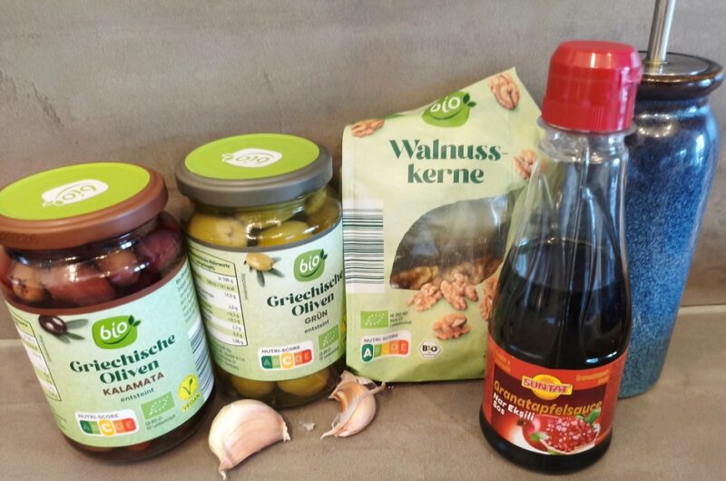 Marinierte Oliven mit Walnuss